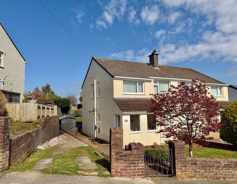 Treveneague Gardens, Manadon, Plymouth, Devon, PL2 3SX