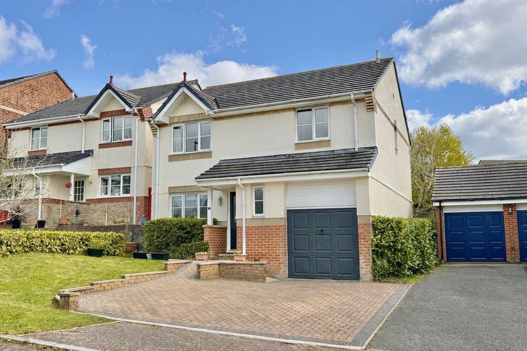 Middlefield Close, Latchbrook, Saltash, Cornwall, PL12 4UY