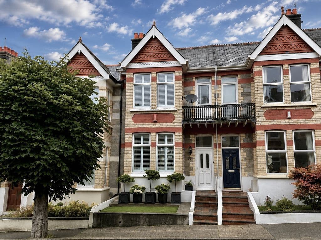 Thornbury Park Avenue, Peverell, Plymouth, Devon, PL3 4NJ