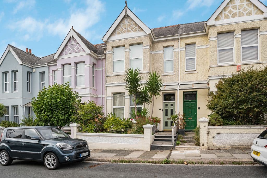 Chestnut Road, Peverell, Plymouth, Devon, PL3 5UE