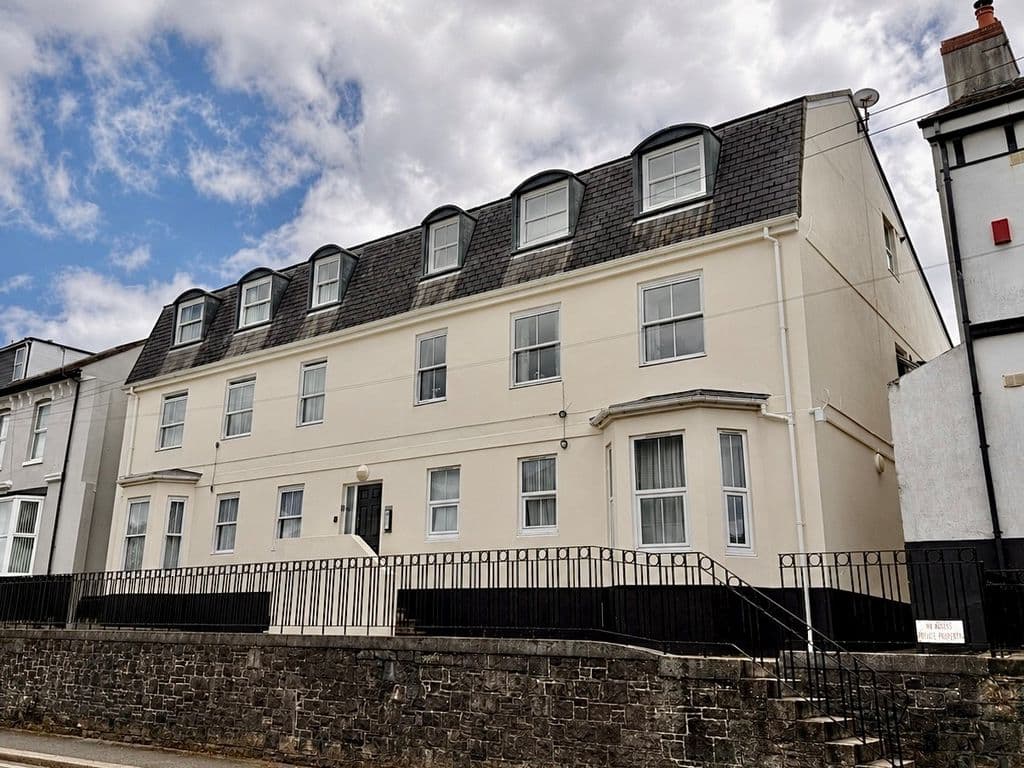 Bayswater Road, Plymouth, Devon, PL1 5BX