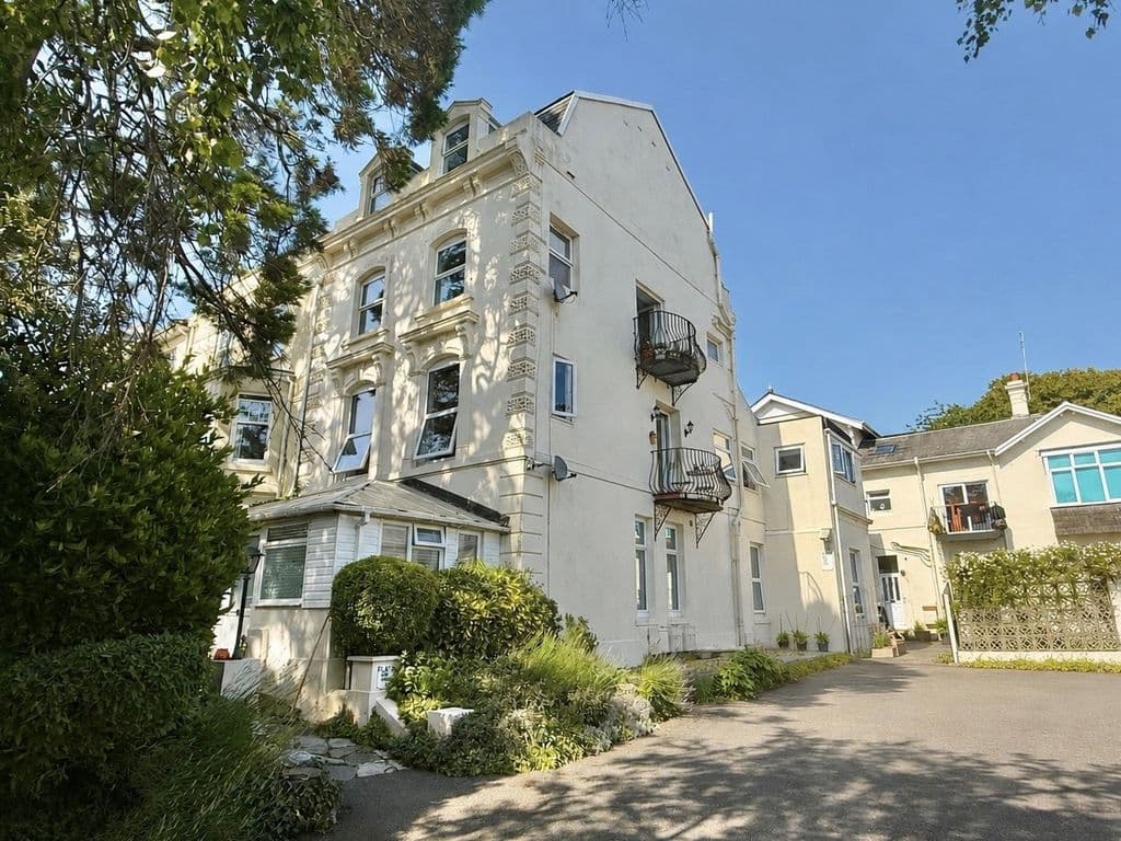Woodside, Lipson, Plymouth, Devon, PL4 8QE